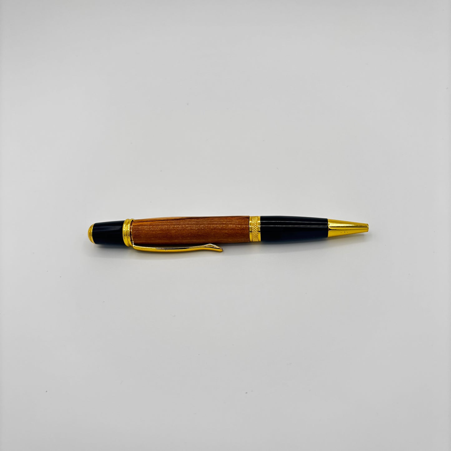 Gatsby Gold Olive Wood Twist Pen – Everyday Elegance