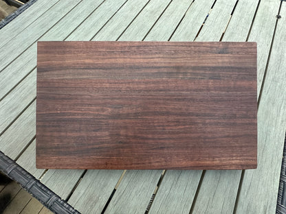 Walnut Edge Grain Cutting Board – Classic Elegance for Your Kitchen