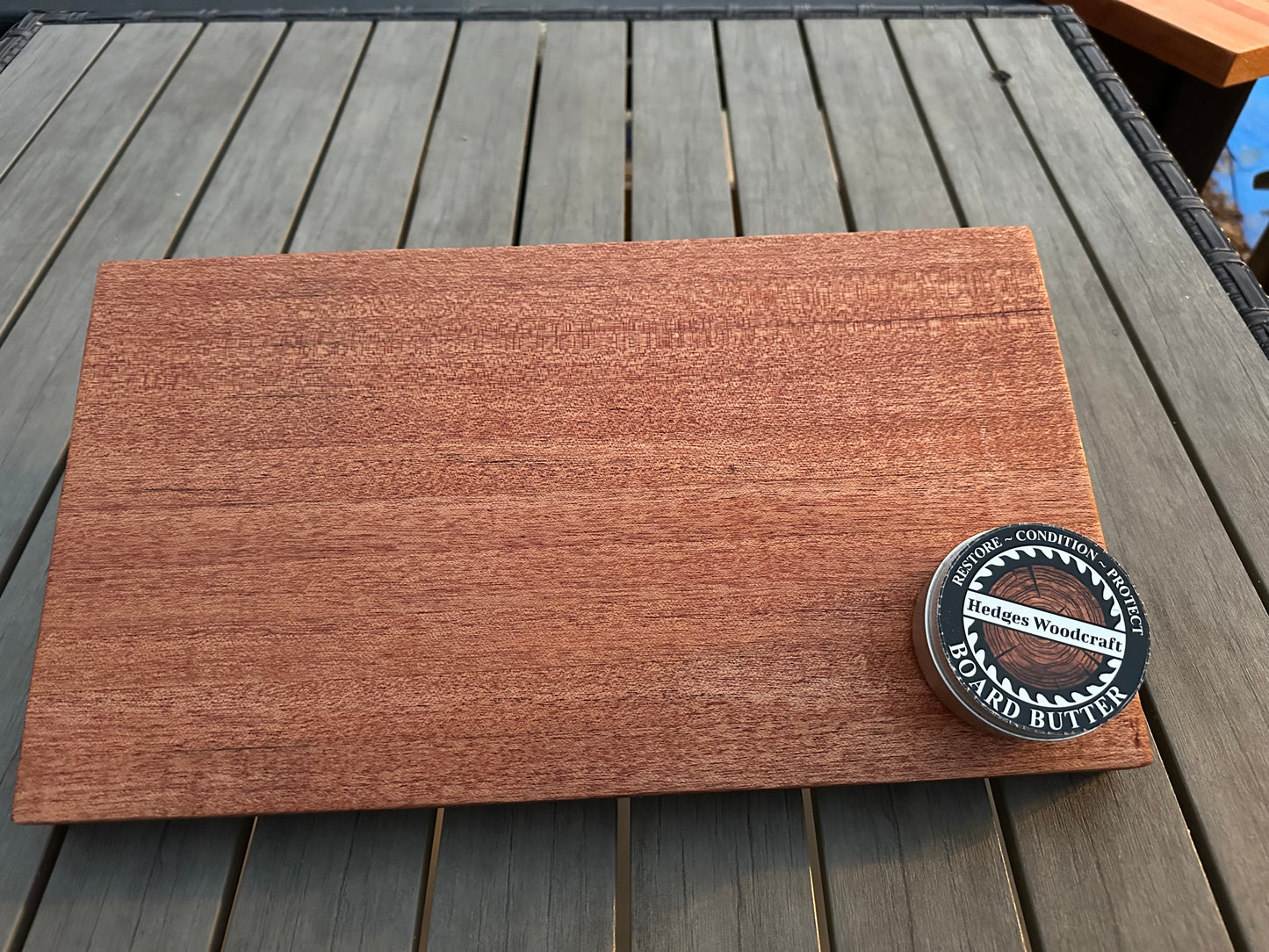 Sapele Wood Edge Grain Cutting Board – A Timeless Beauty for Your Kitchen